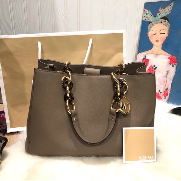 💥Last Chance!💥Michael Kors - Cynthia satchel - Picture 3 of 8
